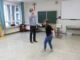 Ausstellung Und Workshop Zu Drogen Alkohol Und Suchtproblemen Ich Bleib Klar Lindenschule