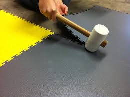 Der boden kann sofort nach der montage benutzt werden. Pvc Boden Fliesen Bodenbelage Industrieboden Vom Experten B W D