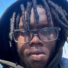 En 2010, el niño australiano Sam Ballard estaba bebiendo con sus amigos  cuando vieron una babosa arrastrándose por el suelo. Lo retaron a comerse  la babosa que hizo. Pronto se volvió débil