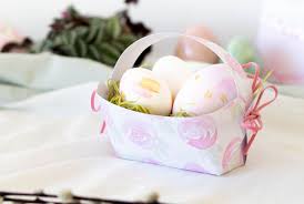 Legen sie die mitte fest und zeichnen sie auf die. Osternest Basteln Im Rosen Look Mit Vorlage Zum Ausdrucken