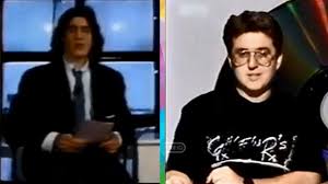 Ο παρουσιαστής χαρακτήρισε την σύντροφό του θαυμάσιο πλάσμα και μητέρα, ενώ τόνισε μάλιστα ότι δεν έχουν παντρευτεί αφού ο γάμος δεν έχει καμία βαρύτητα για εκείνον και τα παιδιά θεωρούνται ο πιο ουσιαστικός δεσμός. A Kanakhs Kai S Panagiwtopoylos Sthn Prwth Toys Thleoptikh Emfanish Sta 80 S Youtube