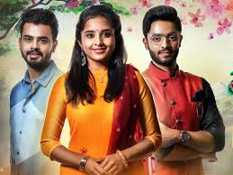 The boy whom she was married to was. Hoo Male Kannada Serial Cast Actors Real Names Story