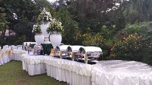Nuansa asri dan segar akan membuat kita lebih betah tinggal. Dekorasi Buffet Prasmanan Sinambi Catering Wedding