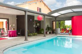 Abri Piscine Dome Up Avec Espace De Vie Et De Bien Etre Abri Piscine Piscine Interieure Piscines De Reve