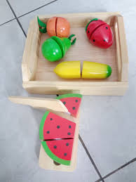 Masalahnya, buah potong, buah kupas, atau irisan buah itu bisa cepat busuk kalau disimpan dengan cara yang salah. Mainan Kayu Edukatif Anak Buah Potong Kayu Seru