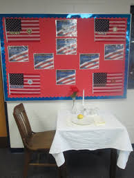 White Table Display For Veteran S Day Based On America S White Table White Table Table Display Home Decor