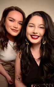 Michelle Gibeault's Instagram, Twitter & Facebook