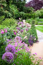 Hampstead Garden Designed By Matthew Wilson C Rachel Warne Ground Designs Choosing A Landsca Cottage Garden Cottage Garden Design Backyard Vegetable Gardens