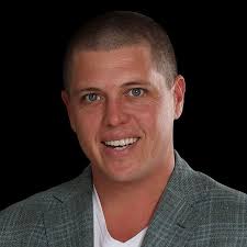 Chris Vernon's Instagram, Twitter & Facebook