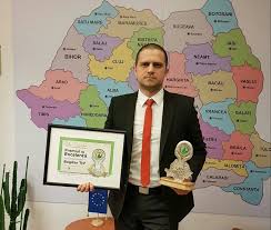 Totul are la bază o cercetare temeinică ce arată că stâlpii de medie tensiune sunt adevăraţi ucigaşi pentru păsările de toate speciile. Bogdan Trif Fostul Èef De La Mediu Sibiu Premiat Pentru Activitatea Din 2016 Eveniment Tribuna