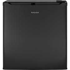 Black And Decker 1 7 Mini Fridge With Freezer Hotpoint 1 7 Cu Ft Mini Fridge In Black Products Compact Refrigerator Mini Fridge Small Fridges