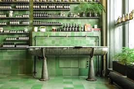 Zementplatten Gruentoene Im Aesop Shop Berlin Zementfliesen Mosaikfliesen Fliesen