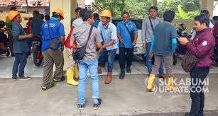1 hari yang lalu ·. Gaji Scg Sukabumi Bupati Sukabumi Ikuti Upacara Virtual Peringatan Ke 74 Bhayangkara Oneniels Wall