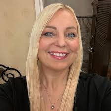 Angie Giddens's Instagram, Twitter & Facebook