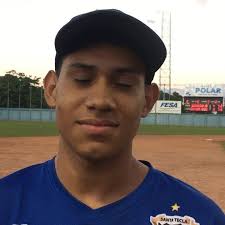 #CopaFESA2020 ⚾️ Palabras de Edwin Argueta, quien impulsó la carrera del  gane en el octavo inning, para que #SantaTecla se impusiera 4 por 3 ante  #Utec y se quedará como líder de la tabla. ...