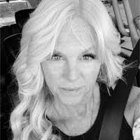 Tracy Sadler's Instagram, Twitter & Facebook