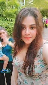 Sharon Veer's Instagram, Twitter & Facebook