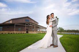 The Venue At Lilly Pond Weddings Central Texas Waco Wedding Venue Temple Tx 76501 Pond Wedding Smallest Wedding Venue Wedding Venues