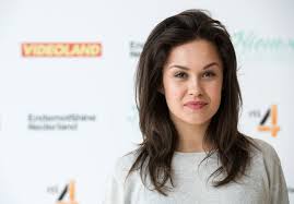 Add or change photo on imdbpro. Holly Mae Brood Werd Gepest Met Dood Vader Show Bd Nl