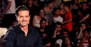 Mihai petre a dezvăluit că nu el a ales să plece, ci echipa de la protv a renunțat la el, în favoarea unei prezențe feminine. Mihai Petre Cel Mai Dur Jurat De La Pro Tv Revine La Romanii Au Talent A Inlocuit O Pe Mihaela RÄdulescu Stiri Mondene