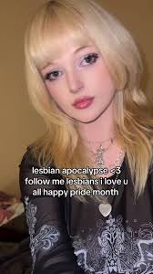 Lesbian Who Lip Syncs Lips of An Angel