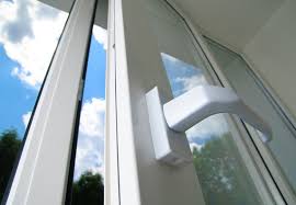 Das abdichten von fenstern kann das klebeband wird innen auf den fensterrahmen geklebt, darauf befestigt man dann die folie. Fenster Abdichten Und Fensterdichtungen Erneuern Obi