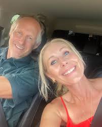 This is Eric… the cutest wee table light you ever did see!! The Eric Lamp  is a high quality, portable and rechargeable lamp that provides lighting  for both indoor or outdoor use.