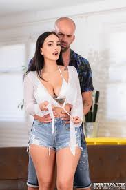 Claudia Bavel Gets Carried Away - picture 3 / 12 | SexyKittenPorn
