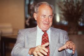 UFRJ revogou o título de 'Honoris Causa' ao diplomata americano Lincoln Gordon