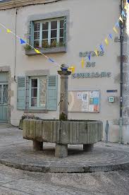 Creuse Fontaine A Benevent L Abbaye Inscrite Aux Monuments Historiques En 1926 En 2020 Monuments Historiques Abbaye Monuments