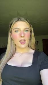 Kari Westfall's Instagram, Twitter & Facebook