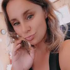 Jenn Sirois's Instagram, Twitter & Facebook