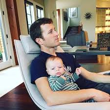 ↑ (en) « nascar reveals 2015 schedules for national series », sur nascar.com, nascar official release, 26 août 2014(consulté le 27 août. Kasey And Tanner Kahne Watching Football Together Nascar Nascar Racing Nascar Drivers