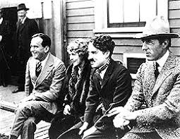 Mary Pickford begins a national stage tour at Seattle's Metropolitan  Theatre