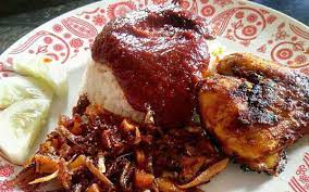 Tumis bawang besar dan bawang putih sehingga sedikit garing dan naik bau. Resepi Dan Rahsia Nasi Lemak Sambal Paling Sedap Iluminasi