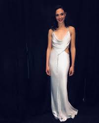Gal Gadot Height Age And Measurements How Tall Is Gal Gadot Gal Gadot Gal Gadot Wonder Woman Dresses