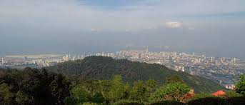 This december was crowded situation so we experienced a long queue from upper hill to lower hill. Malaysia Ein Tag Auf Dem Penang Hill