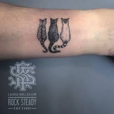 Three Tiny Sitting Cats Inked On Arm Catbreeds With Images Tattoos Dog Portrait Tattoo Cat Portrait Tattoos