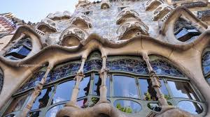 Casa Batllo L Originale Creazione Di Antoni Gaudi A Barcellona Antoni Gaudi Faccende Di Casa Salone Di Casa