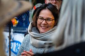 Annalena baerbock, prononce un discours lors d'un événement où les verts l'ont désignée candidate au poste de chancelière pour les prochaines élections fédérales, à berlin, en allemagne, lundi 19 avril. Annalena Baerbock War Begeistert Von Lauf Zur Einweihung Komme Ich Wieder Benedikt Bisping