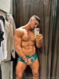 Nudes do jogador de futebol Miguel Guerrero exibindo a piroca - Foto de  Penis