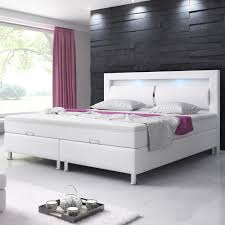 Wir würden uns sehr freuen, wenn sie ihren gesuchten artikel zum thema weißes bett 180x200 holz hier finden. Ihg Boxspringbett Milano 180x200 Bettkasten Kunstleder Weiss Typ 6 Mit Integriertem Topper Norma24