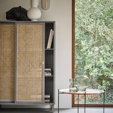 Stockholm 2017 schrank rattan/esche bietet platz für aktenordner, papiere, zeitschriftensammler und ersatzbettwäsche. Webbing Schrank Mit Schiebetur Von Hkliving Connox