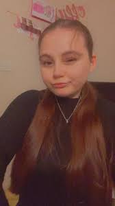 Why does Taylor Swift wear outfits that hold special memories during her  tour?