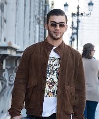 Nunca creíste vida mía que de ignorarme pasarás a buscarme un día#adn• • • #manuelturizo #ozuna #noriel. 180 Manuel Turizo Julian Turizo Mtz Ideas Famous Musicians Latin Artists Manu