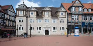 The bank president is responsible for receiving all new accounts. Braunschweig Richtet Bankhaus Seeliger Ein Pro Office