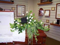 Shop our delivery gifts for men and make your man's day! Funeral Sympathy And Memorial Flowers For Men Blumen Luneas