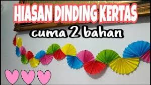 Pexels/daria shevtsovailustrasi dekorasi natal pada pintu rumah. Hiasan Pintu Kelas Dari Kertas Origami