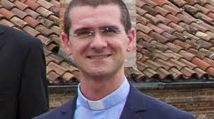 Don Matteo segretario del vescovo, valzer di parroci