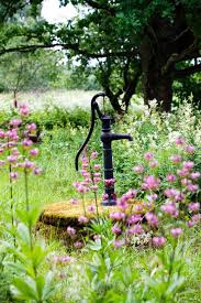 Ein Alter Brunnen Im Bauerngarten Garten Brunnen Garten Garten Ideen